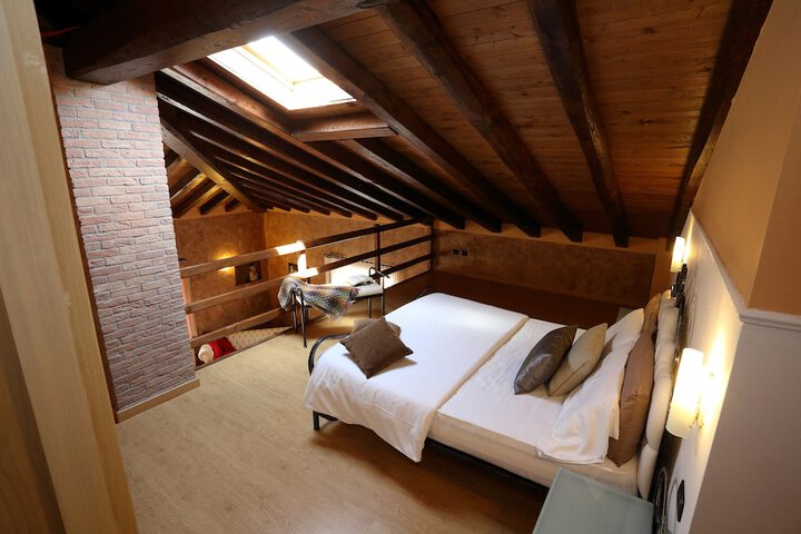 Room 16 of 35