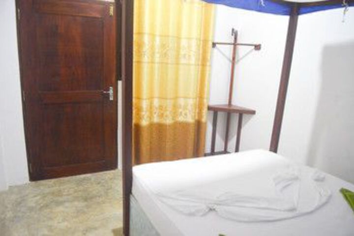 Room 18 of 29