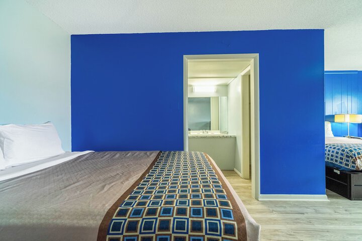 Room 35 of 76