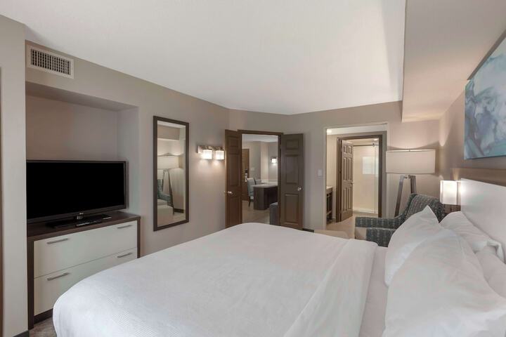 Room 11 of 33