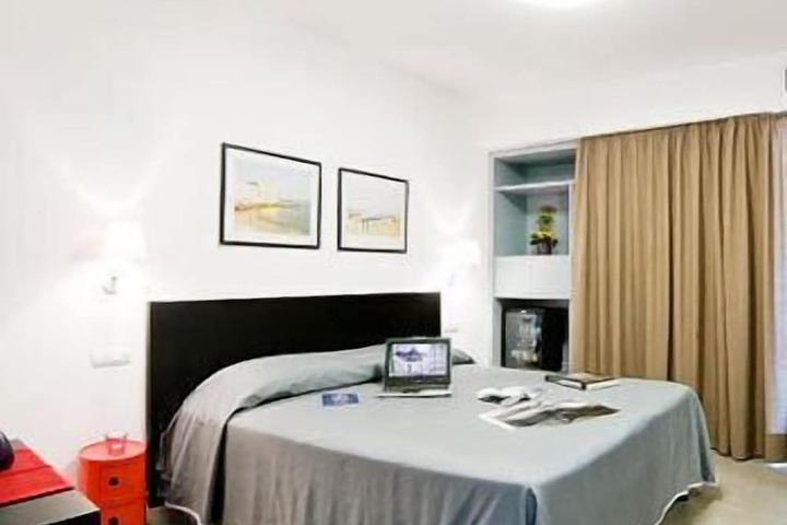 Room 11 of 39