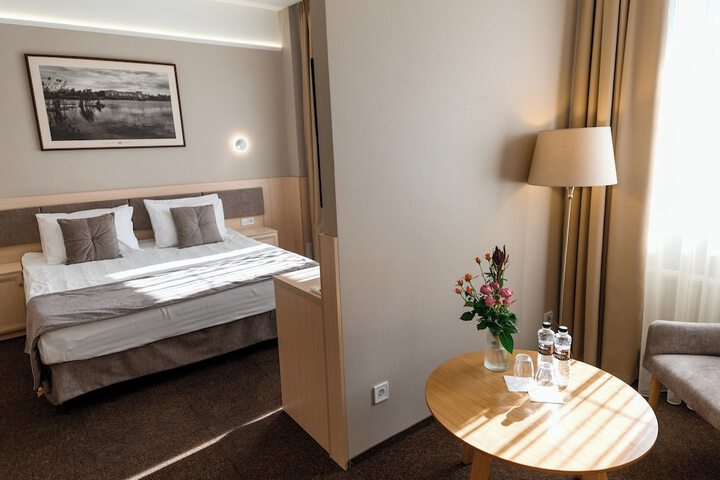 Room 48 of 102