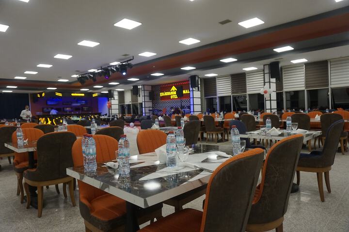 Dining 19 of 25