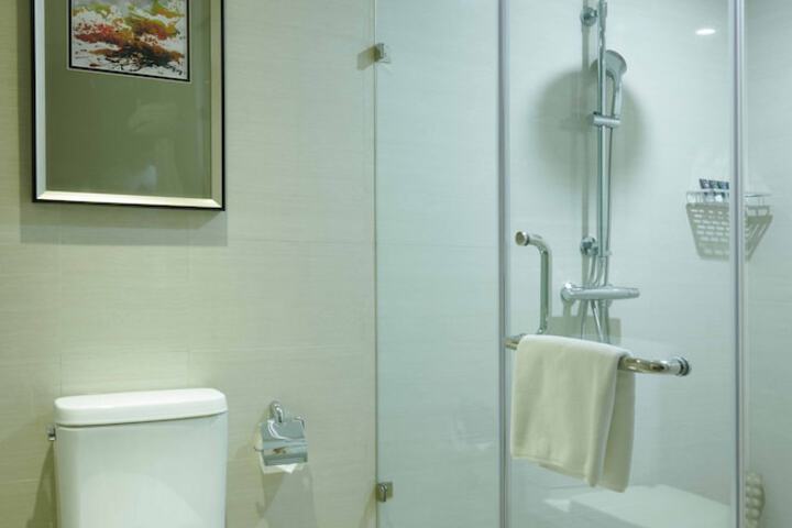 Room 4 of 72