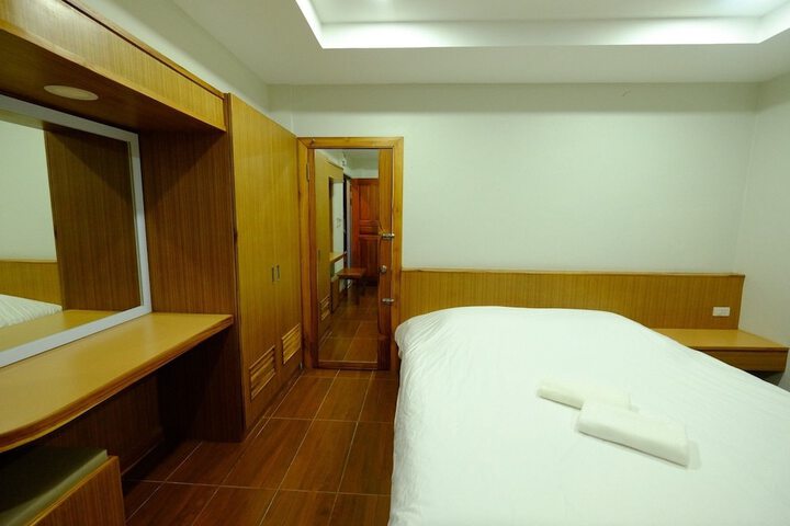 Room 12 of 34