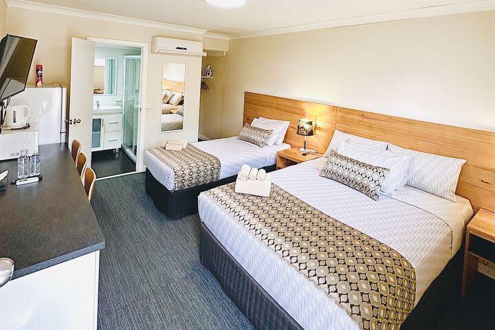 Room 4 of 18