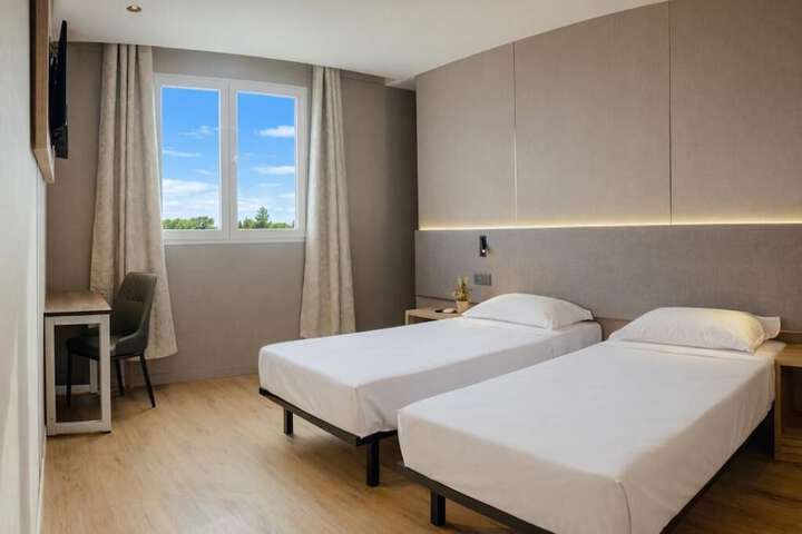 Room 2 of 10