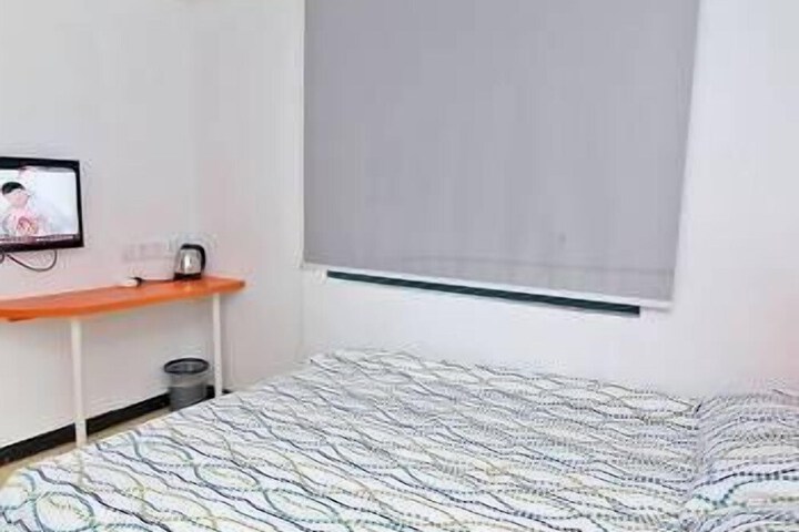 Room 14 of 16