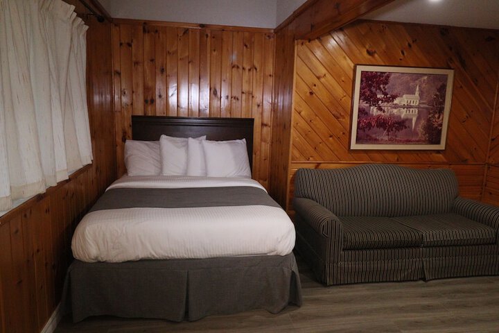 Classic Queen Bed (23 of 63)