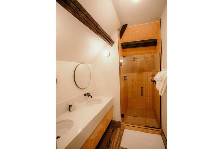 Room 184 of 203