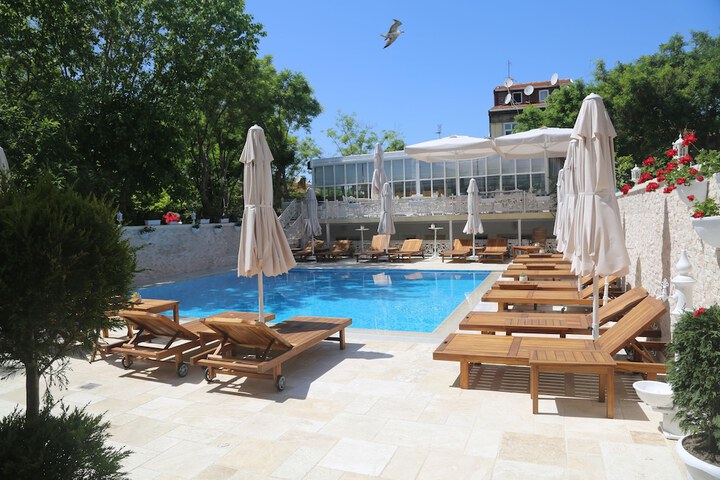 Sundeck 115 of 125