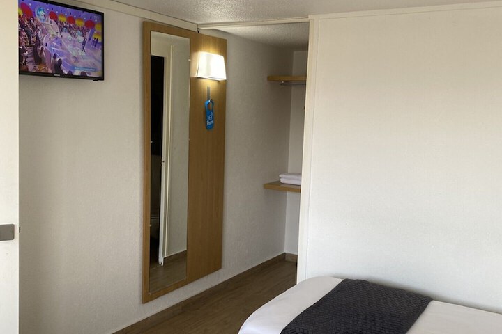 Room 16 of 53