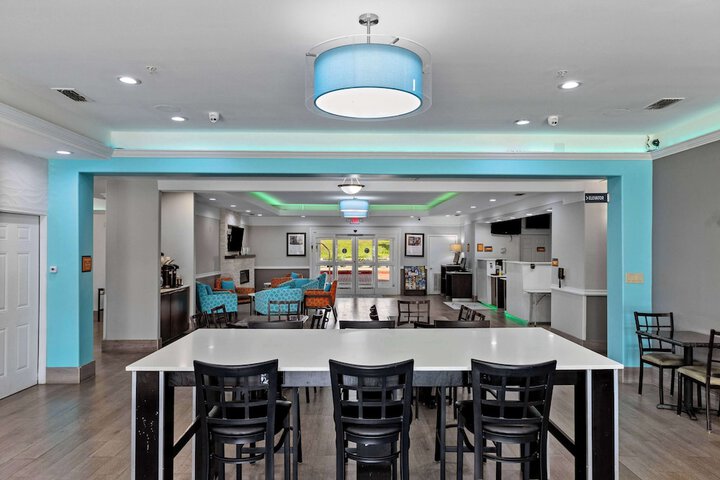 Breakfast/Coffee Service 102 of 115