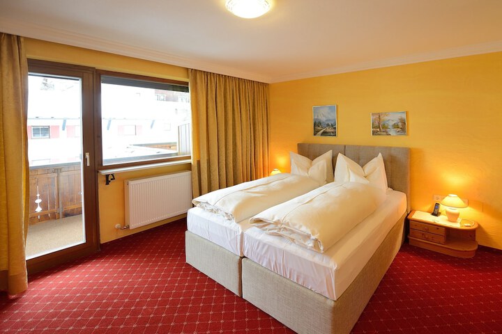 Room 3 of 34