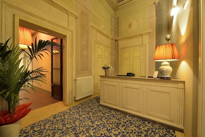 Concierge desk