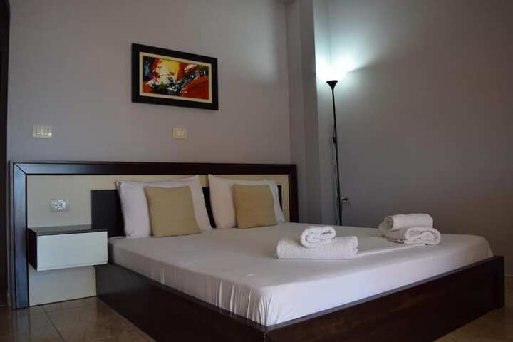 Room 6 of 67
