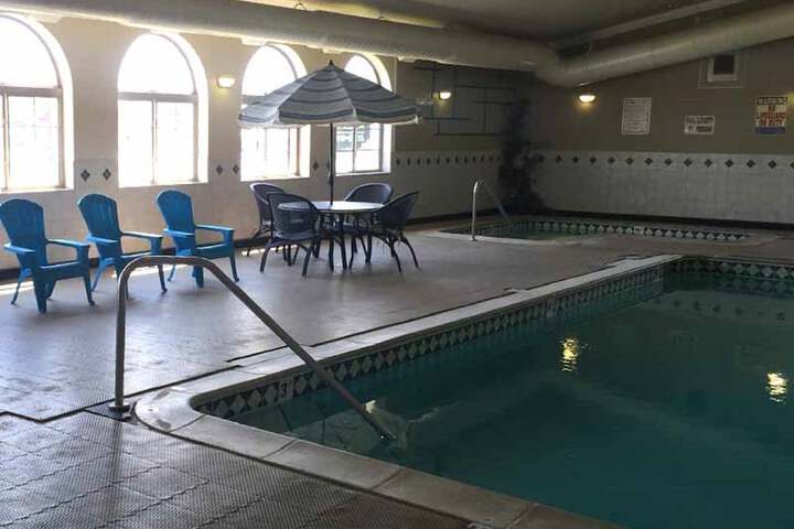 Hotel Pool