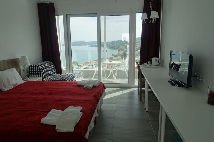 Room 4 of 48