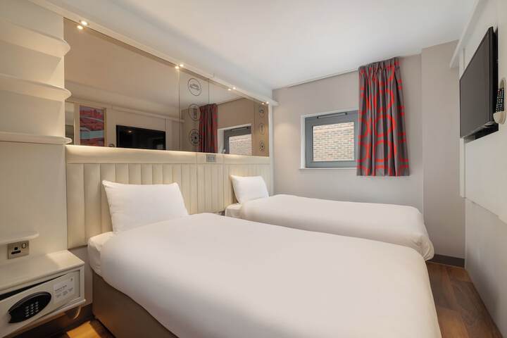 Room 33 of 55