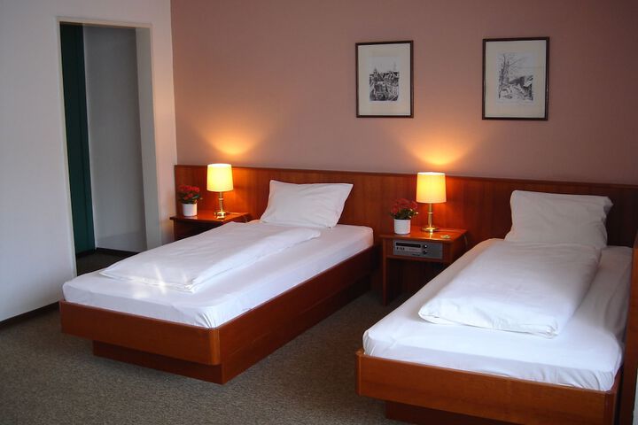 Room 3 of 44