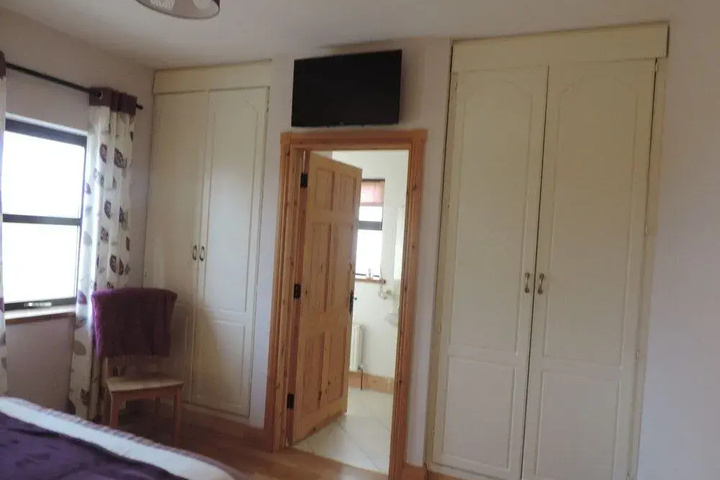 Room 6 of 8