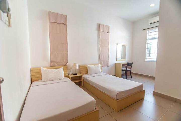 Room 12 of 30
