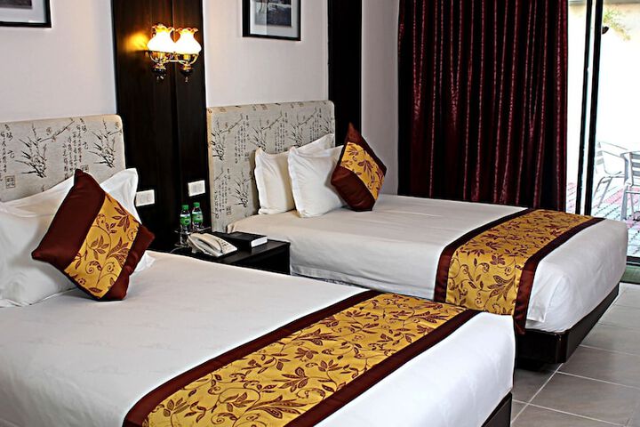 Room 25 of 172