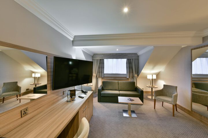 Room 27 of 100