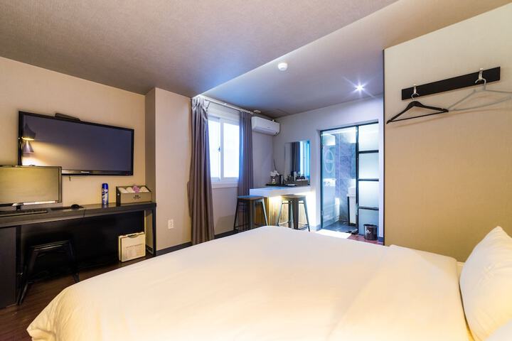 Room 16 of 62
