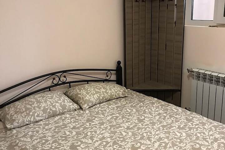 Room 4 of 27