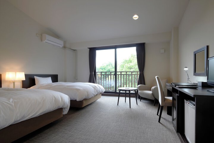 Room 6 of 27