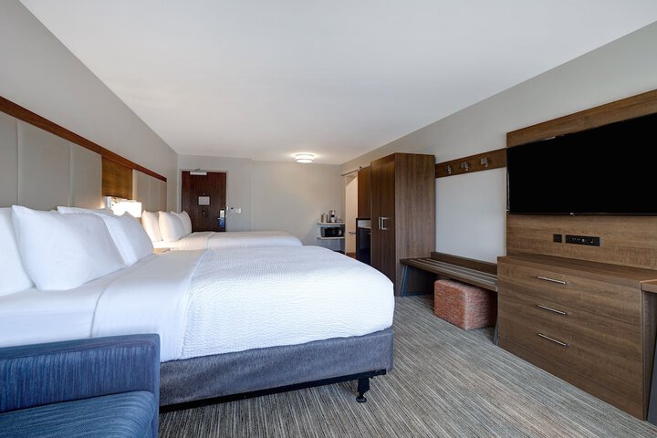 2 Queen Beds (15 of 20)