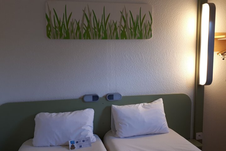 Room 2 of 35
