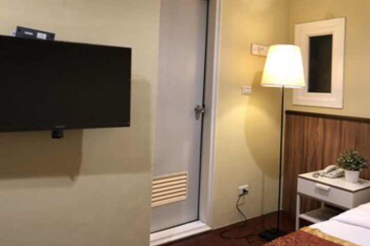 Room 18 of 19
