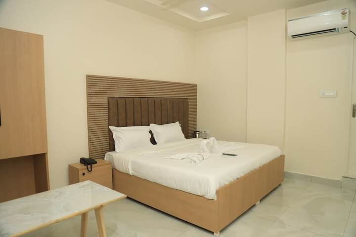 Room 14 of 34
