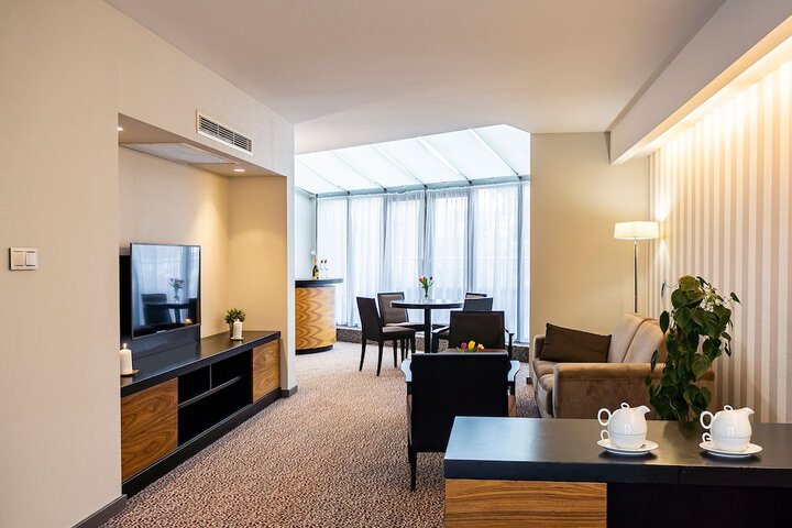 Room 18 of 50
