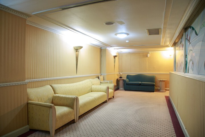 Ballroom/Hall 21 of 35