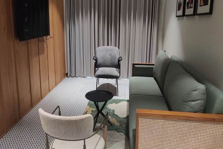 Room 13 of 47