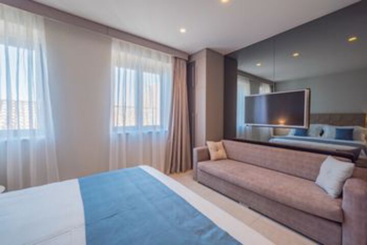 Room 27 of 79