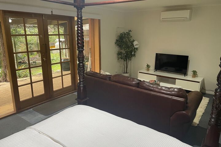 Room 102 of 220