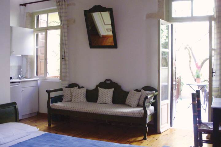 Room 6 of 38