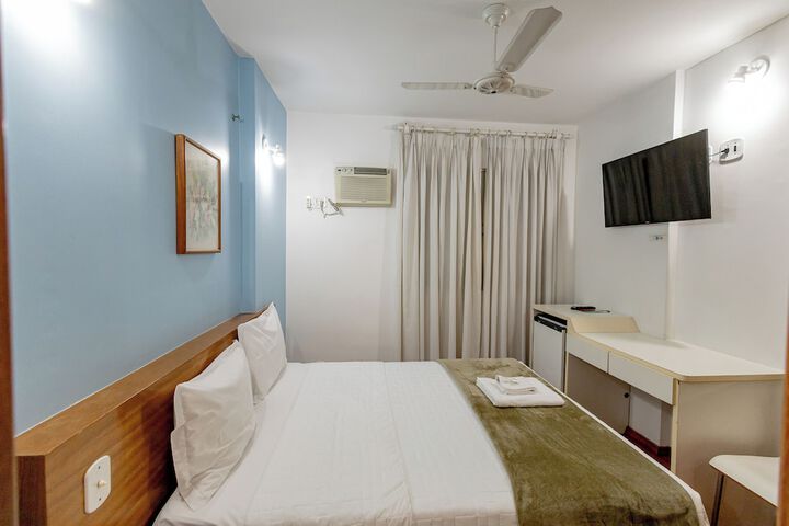 Room 18 of 119