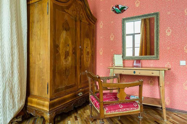 Room 7 of 151
