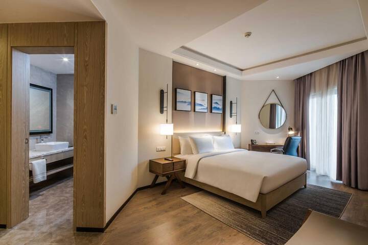 Room 10 of 34