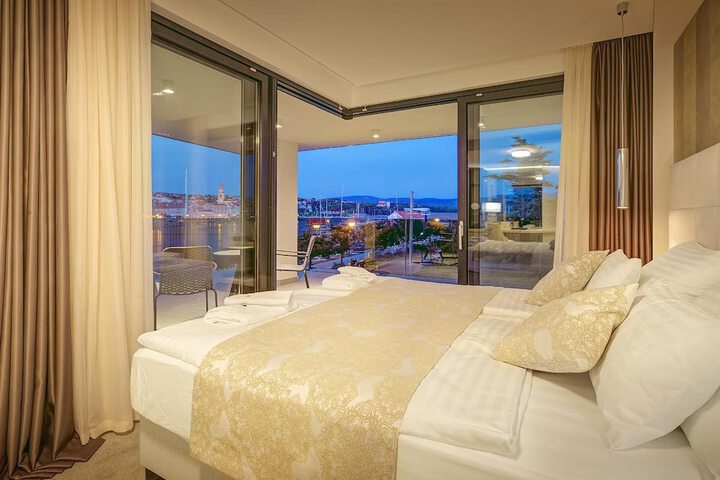 Room 7 of 22