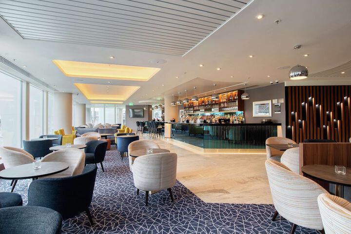 Lounge 50 of 63