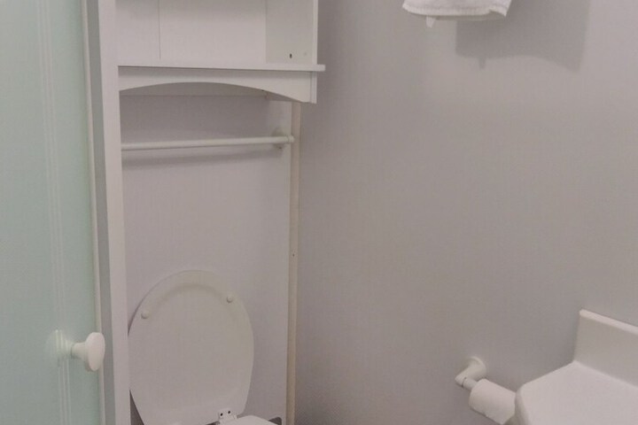 Room 5 of 9