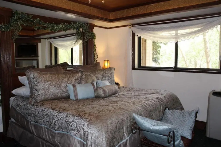 Room 2 of 18