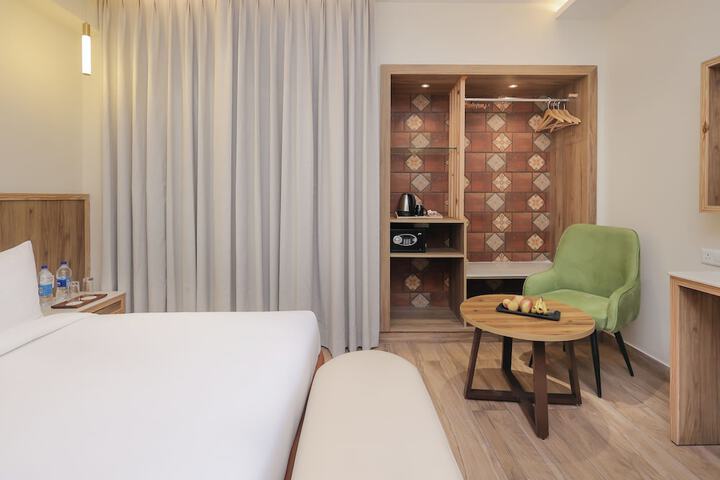 Room 8 of 109