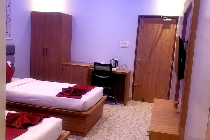 Room 5 of 28